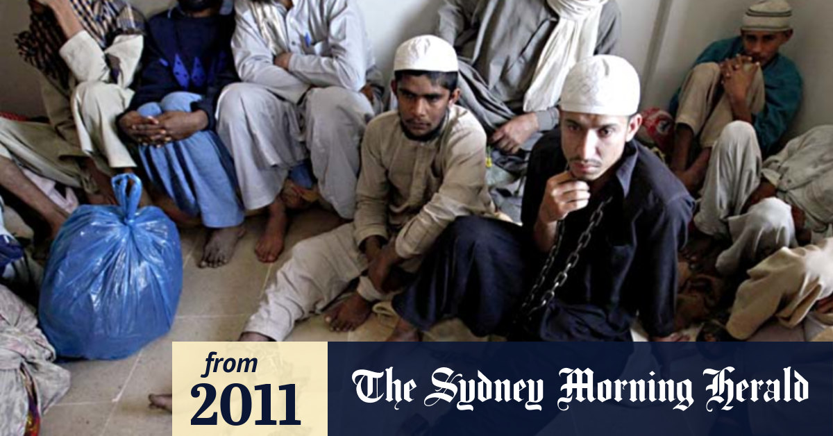 Video Pakistani Police Rescue Chained Students